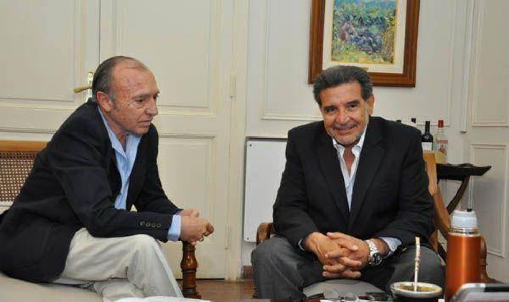 El Gobernador recibi� al ex intendente Agost Carre�o
