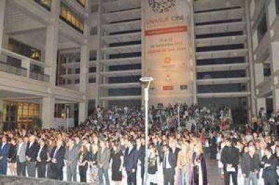 Con premiaci�n y una constelaci�n de estrellas, hoy termina el festival