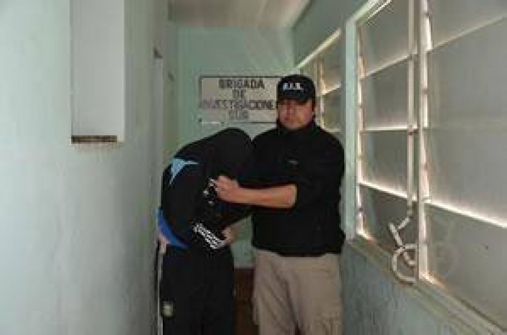Cay� un h�bil estafador que usaba documentos falsos 	