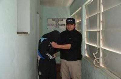 Cay� un h�bil estafador que usaba documentos falsos 	