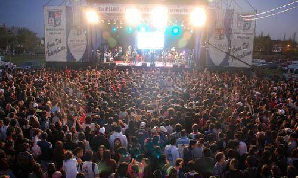 Los Decadentes pusieron en movimiento a m�s de 10.000 personas