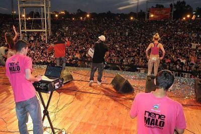 M�s de 20 mil j�venes recibieron la primavera en la plaza A�oranzas