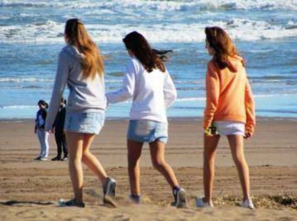 La villa balnearia toma ritmo de primavera al calor de la gente