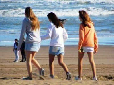 La villa balnearia toma ritmo de primavera al calor de la gente