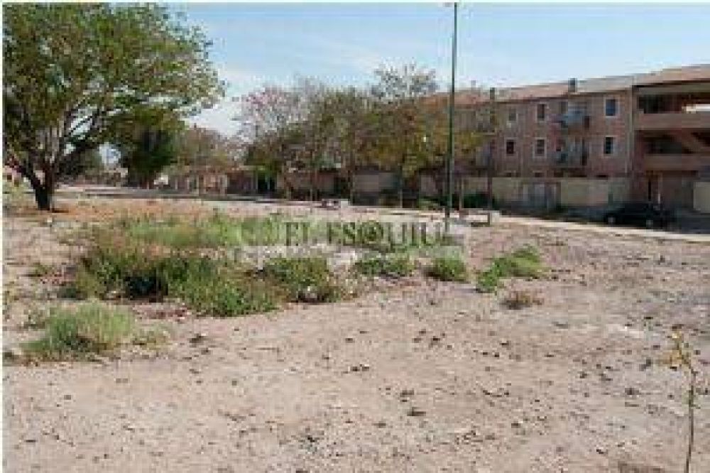 Solicitan que se finalice la obra de una plaza