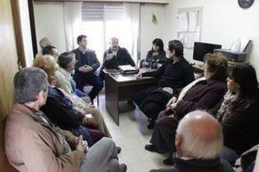 Inza recorri� caminos rurales, visit� instituciones y dialog� con vecinos en Chillar