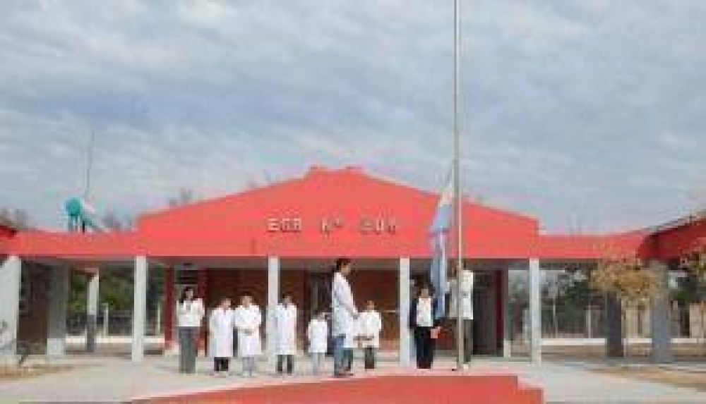 El gobernador inaugur� el edificio de la EGB N� 806 del Paraje Alta Esperanza