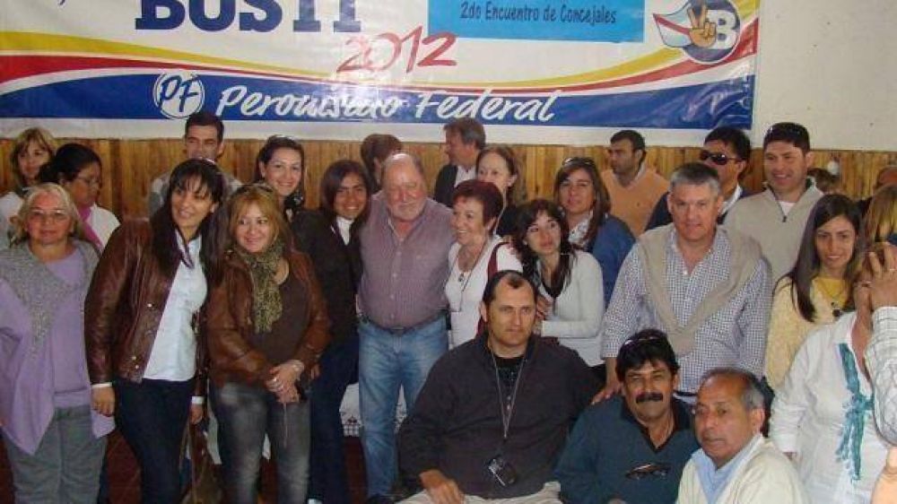 Busti ahora acuerda con radicales