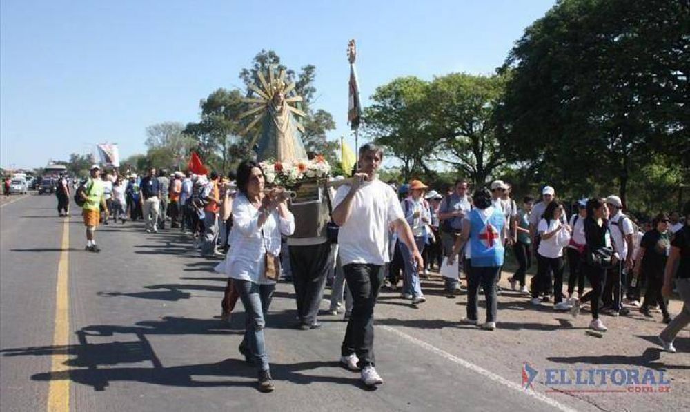 M�s de 100 mil j�venes caminaron a Itat�, ratificando as� su profunda fe en la Virgen