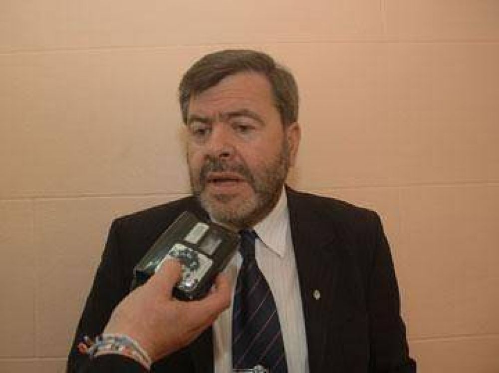 Maim� prometi� explicaciones en un �mano a mano� con Peralta