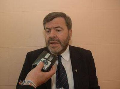 Maim� prometi� explicaciones en un �mano a mano� con Peralta