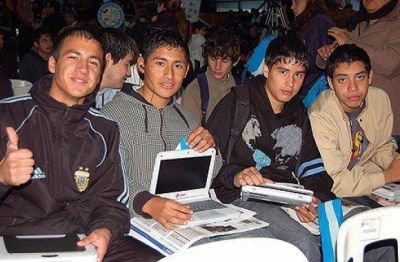 Entregar�n cerca de dos mil netbook en R�o Grande