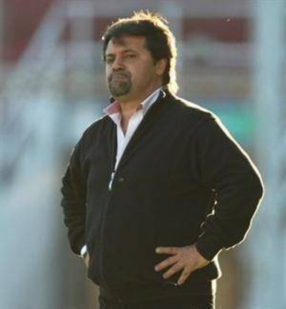 San Lorenzo se encierra en su propio laberinto