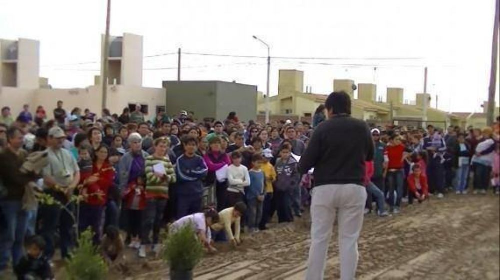 Este s�bado las visitas a obras contaron con un taller de forestaci�n