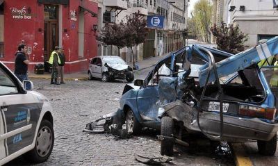  Una mujer y un polic�a, heridos tras una persecuci�n y un choque en Monserrat