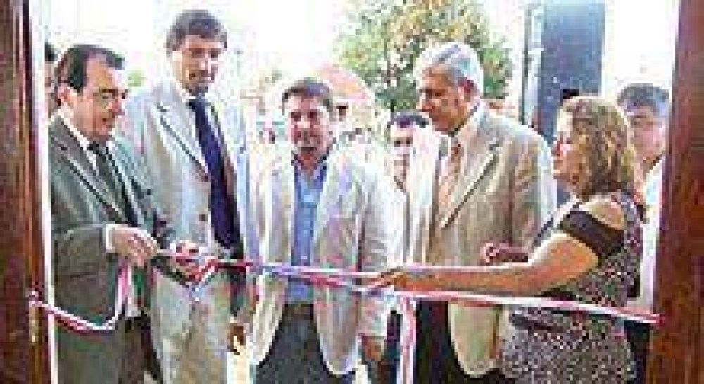 El gobierno de la provincia inaugur� obras en El Arenal.
