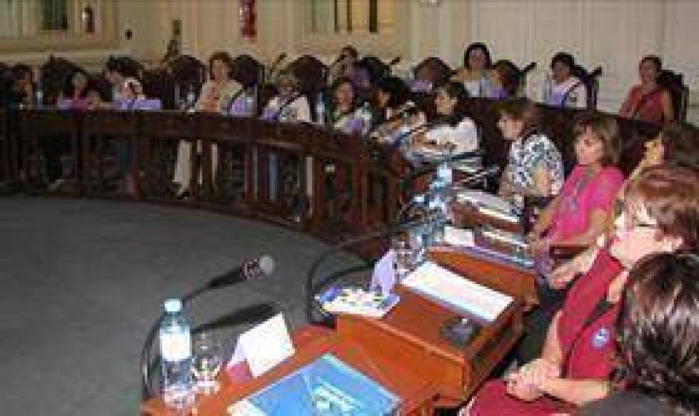 Alarc�n present� su informe en Diputados.