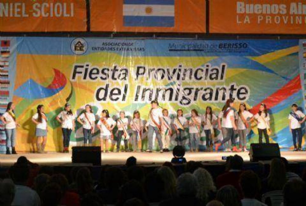 Patio de comidas, reinas infantiles y bailes de las colectividades