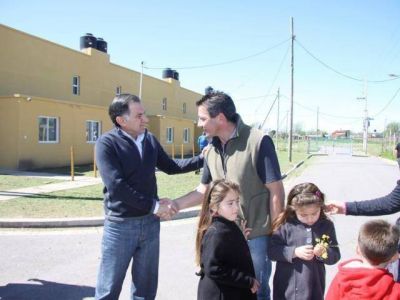 Florencio Varela: Pereyra con vecinos