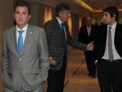 El Gobierno analiza bajar la reelecci�n de P�rez para volver al di�logo por la reforma constitucional