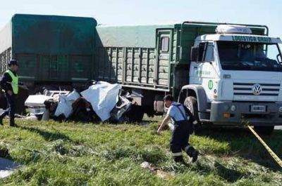 Un muerto y tres heridos graves en un triple choque en Ruta 5 