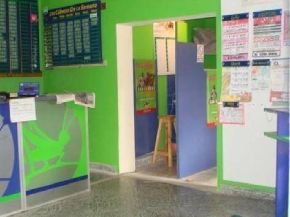 En plena tarde asaltan una agencia de Loter�a