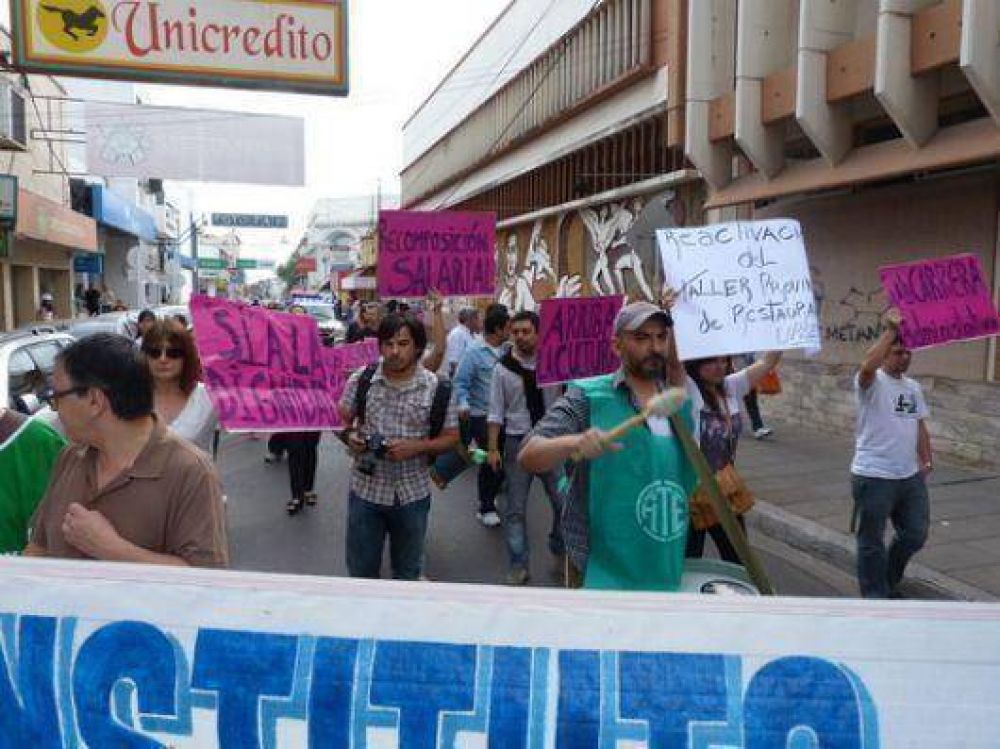 Empleados de Cultura reiteran sus reclamos a la Legislatura