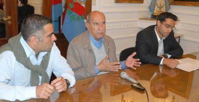Firman acuerdo para control de la actividad tur�stica en Laguna Brava