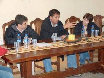 Eduardo Costa tambi�n estuvo en R�o Turbio