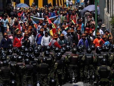 D�a de tensi�n por bloqueos de rutas en Bolivia