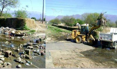 El gobierno comenz� saneamiento del r�o Tajamar