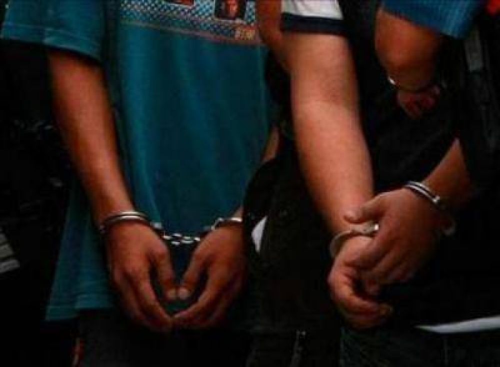 J�venes aprehendidos en el B� Monte Cristo