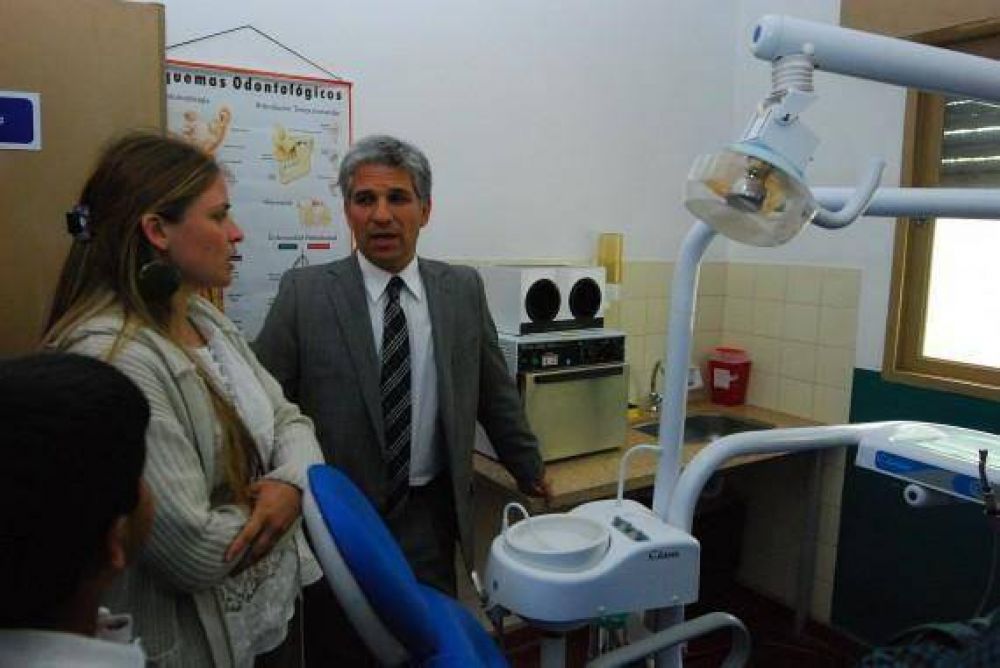 Poggi visit� las obras de refacci�n del Centro de Salud de Nogoli