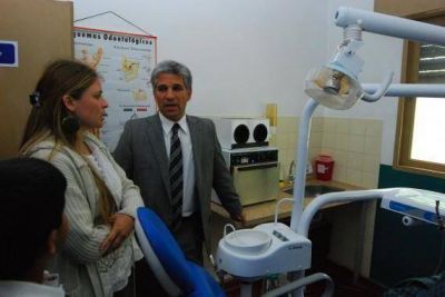 Poggi visit� las obras de refacci�n del Centro de Salud de Nogoli