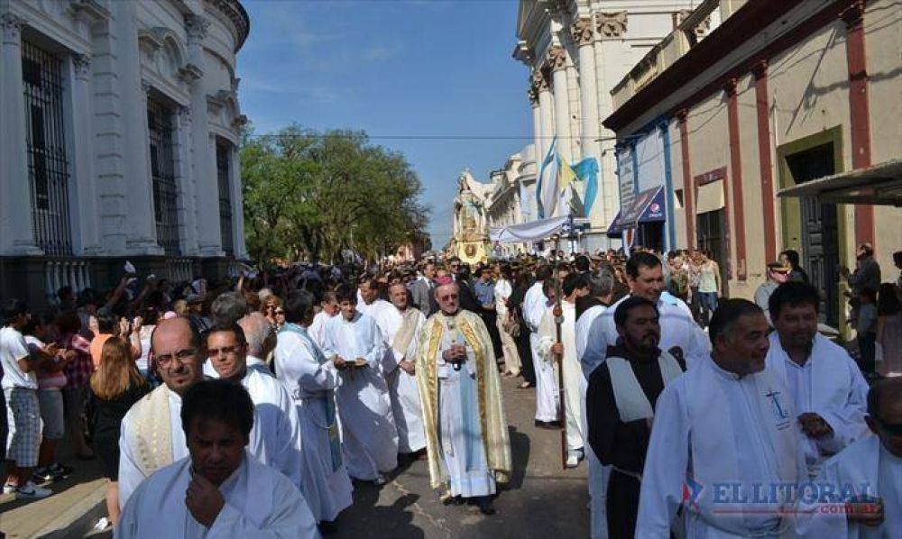 Miles de fieles veneraron a la santa patrona de la ciudad