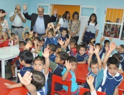 Inauguraron sal�n de usos m�ltiples y Jard�n de Infantes