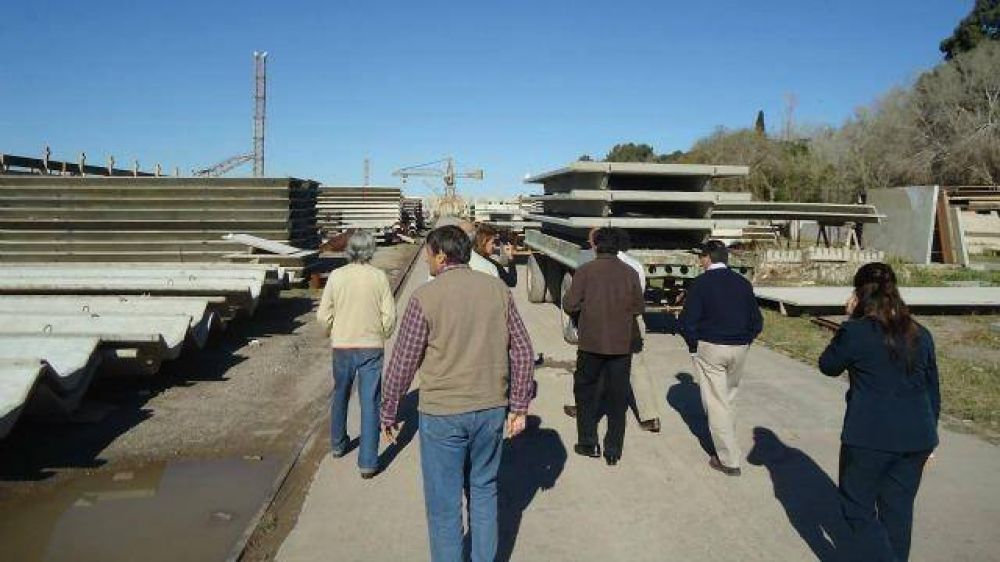 Paran�: traen 1.800 losas y vigas para el nuevo hospital	