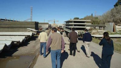 Paran�: traen 1.800 losas y vigas para el nuevo hospital	