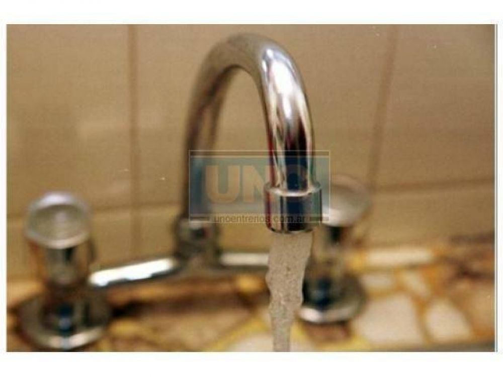 Paran� enviar� agua dulce en cisternas a ciudades vecinas