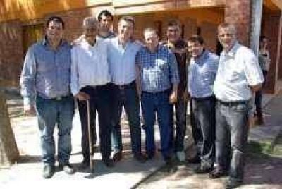 Aguilar se reuni� con Moncho Alarc�n en la villa rural El Palmar		