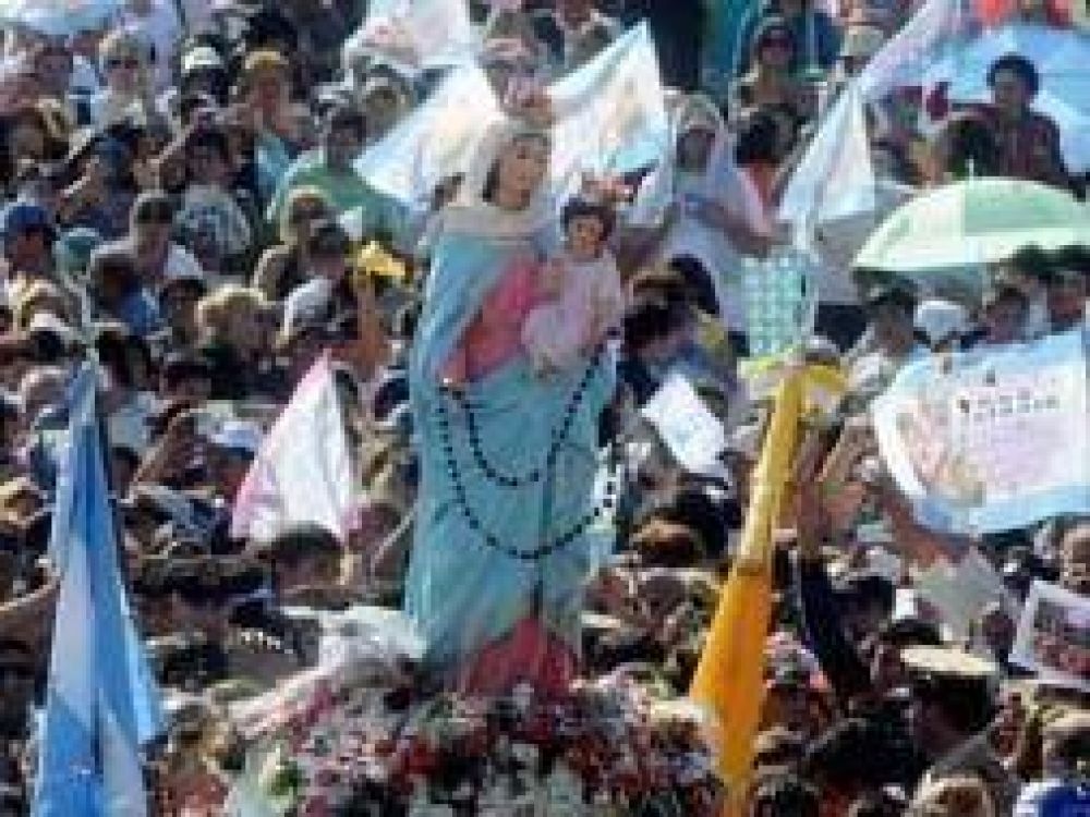 Miles de fieles conmemoran el 29 aniversario de la virgen del Rosario de San Nicol�s