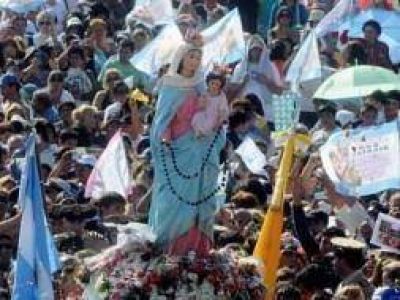 Miles de fieles conmemoran el 29 aniversario de la virgen del Rosario de San Nicol�s
