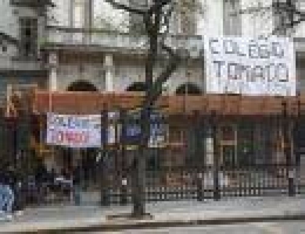 Ciudad: las escuelas siguen tomadas y se espera una movilizaci�n