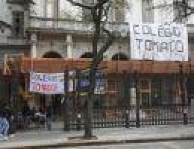 Ciudad: las escuelas siguen tomadas y se espera una movilizaci�n