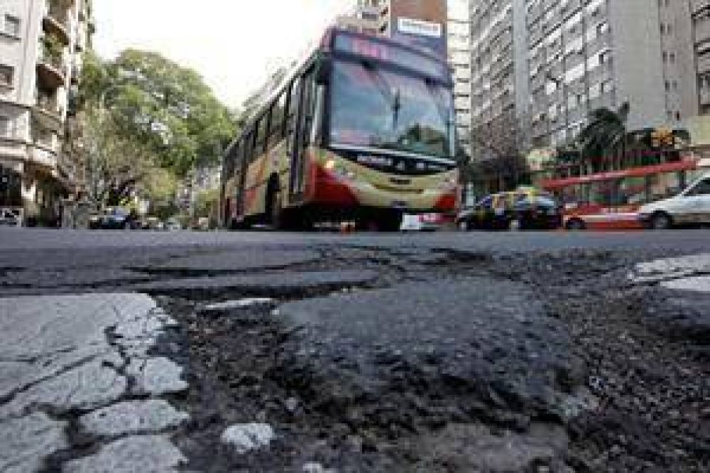 Admiten que hay un 25% m�s de baches en las calles porte�as