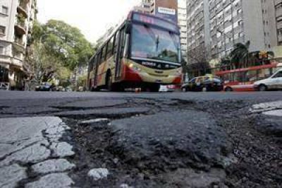 Admiten que hay un 25% m�s de baches en las calles porte�as