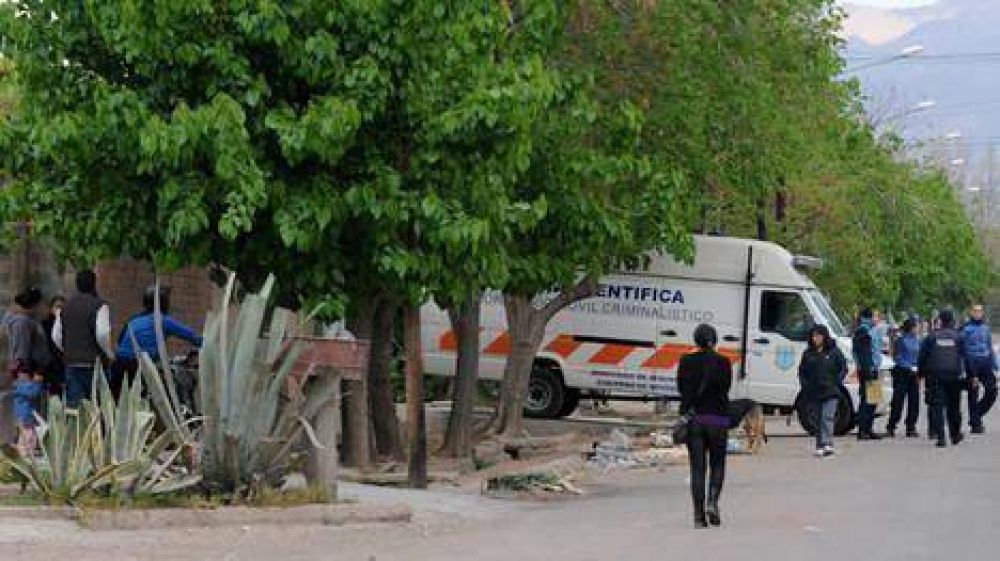 Ten�a 18 a�os, estaba charlando en la vereda y muri� de un disparo en la nuca