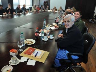 Toma fuerza la opci�n de que se forme un triunvirato para conducir la CGT Alsina