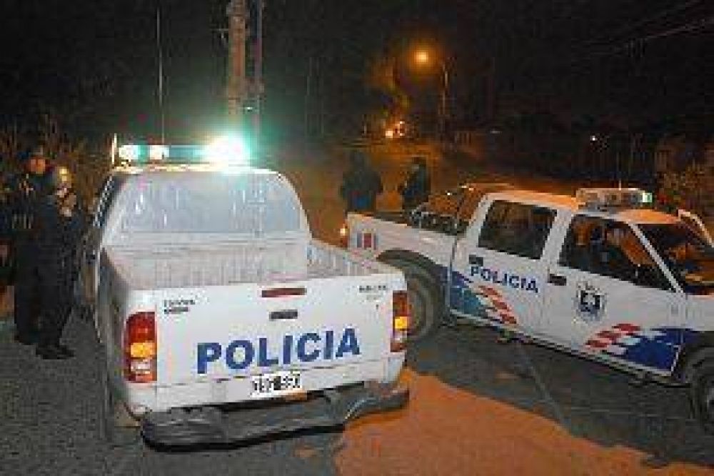 Aumentaron las denuncias por el "cobro de peaje" en muchos barrios bande�os