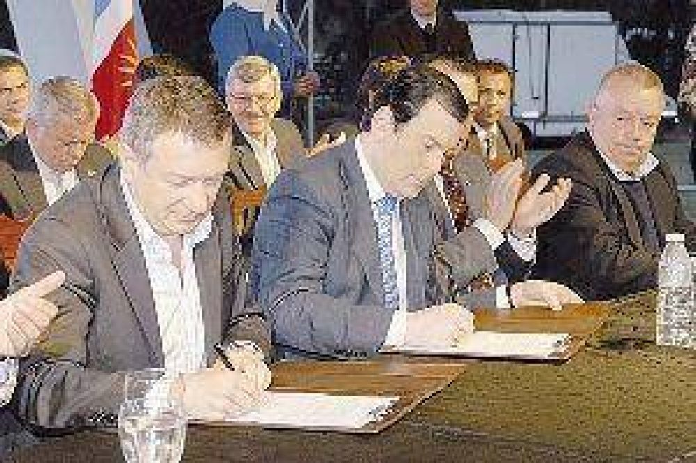 Con el ministro Yauhar firm� acuerdos por $17 millones para ruralistas
